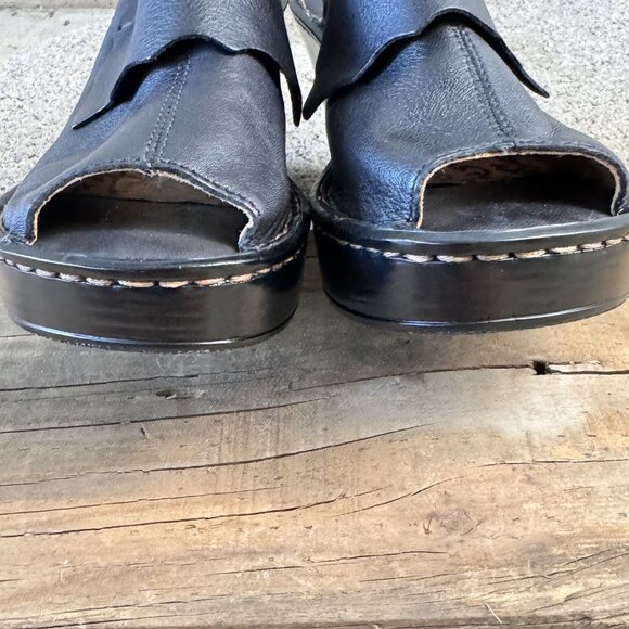 BORN WOMEN'S BLACK LEATHER HEEL SLIP-ON COMFORT SHOES SIZE 6 - Picture 5 of 16